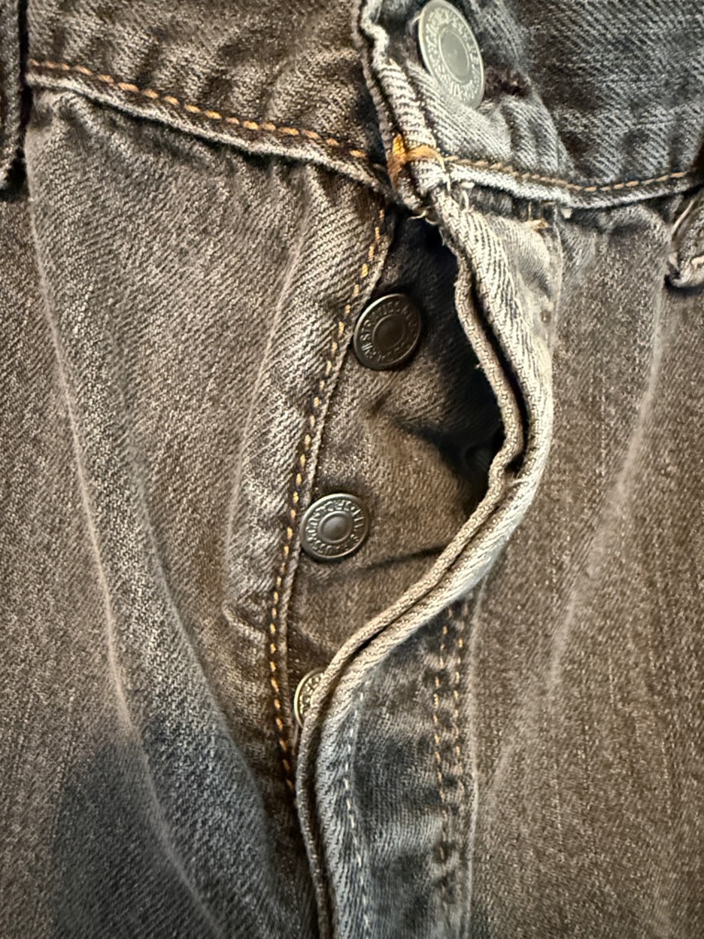 LEVI’S Men's 501 Straight Leg Button-Fly Jeans 38x34 - Picture 4 of 9